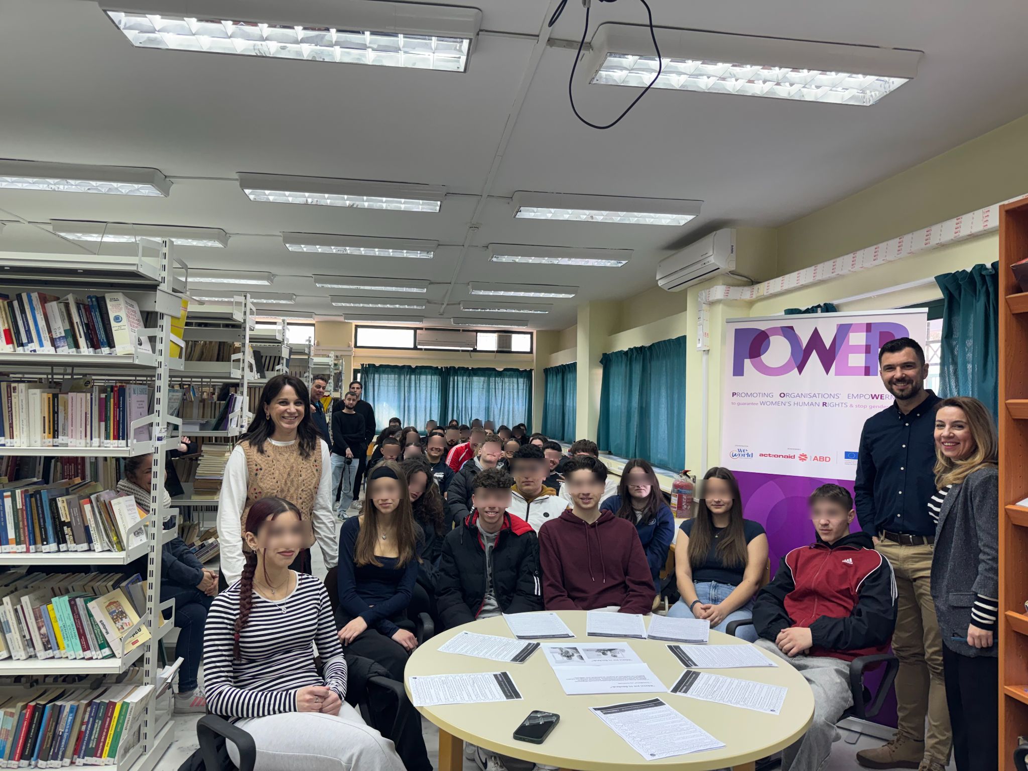 Η Ισότητα των Φύλων στο Επίκεντρο: Επίσκεψη του ΟΕΝΕΦ στο 1ο ΓΕΛ Πτολεμαΐδας – Σχολείο Πρέσβης